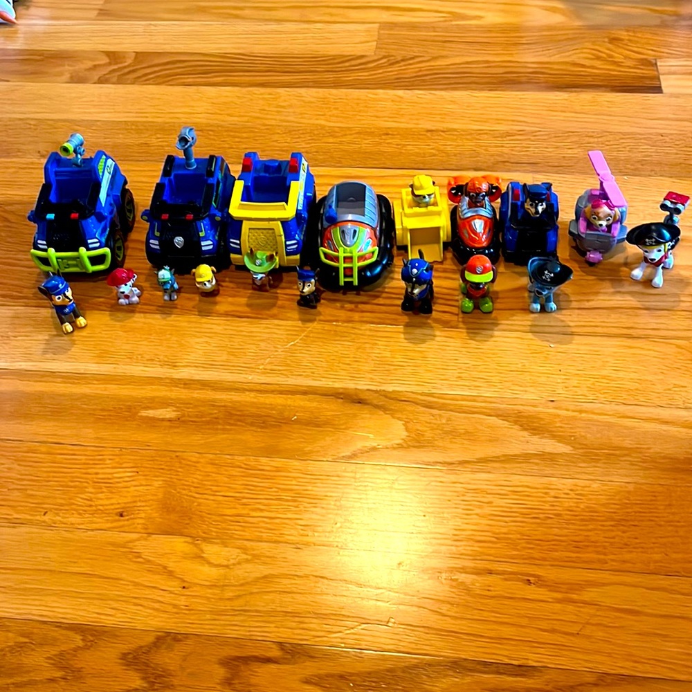 Assorted Lot of 25 Piece Paw Patrol Figurines & Vehicles